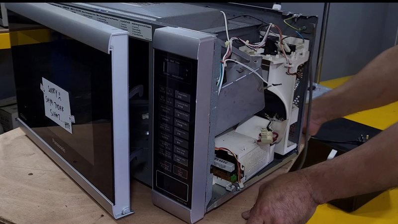 When To Call A Technician For Panasonic Microwaves Error Code Le